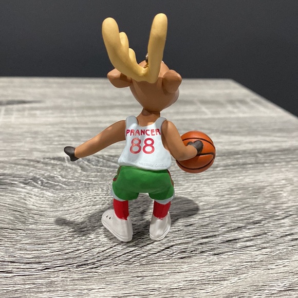 Hallmark | Reindeer Champs #3: Basketball (1988) - Keepsake Ornament - Picture 9 of 13